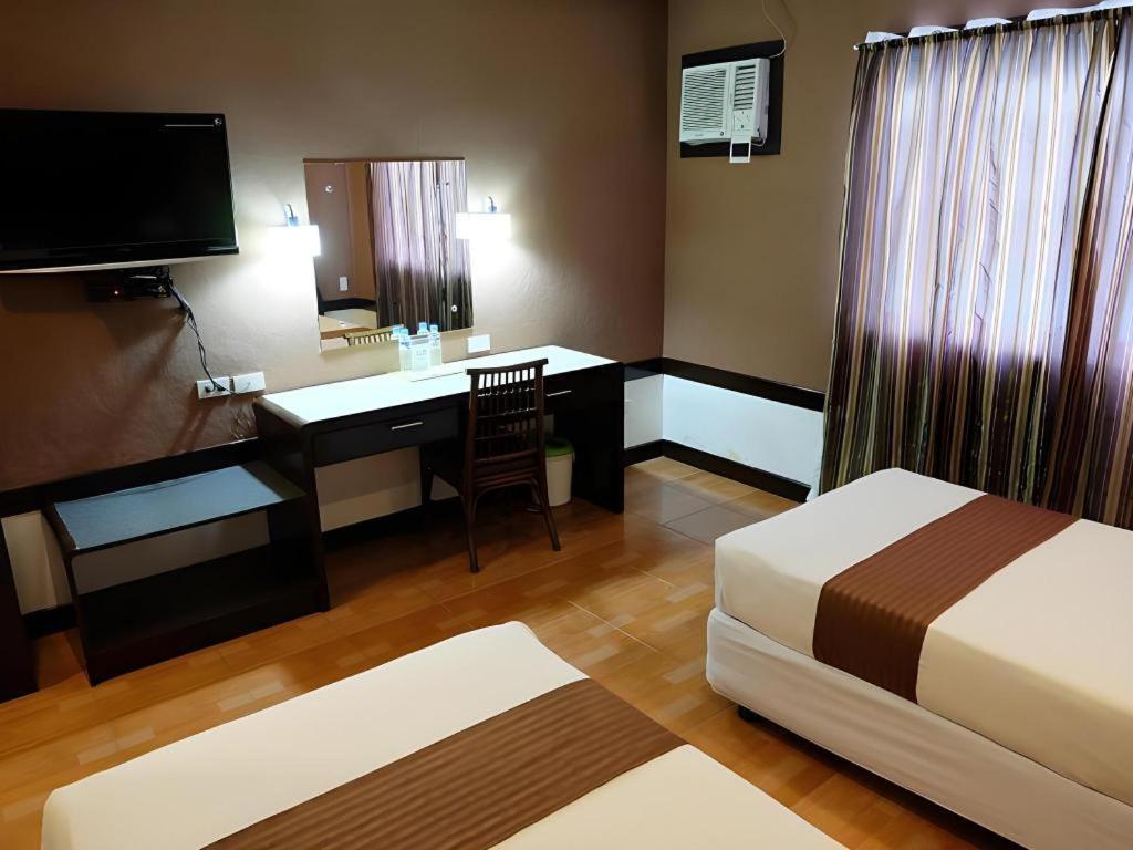 Holiday Spa Hotel Cebu Exterior foto