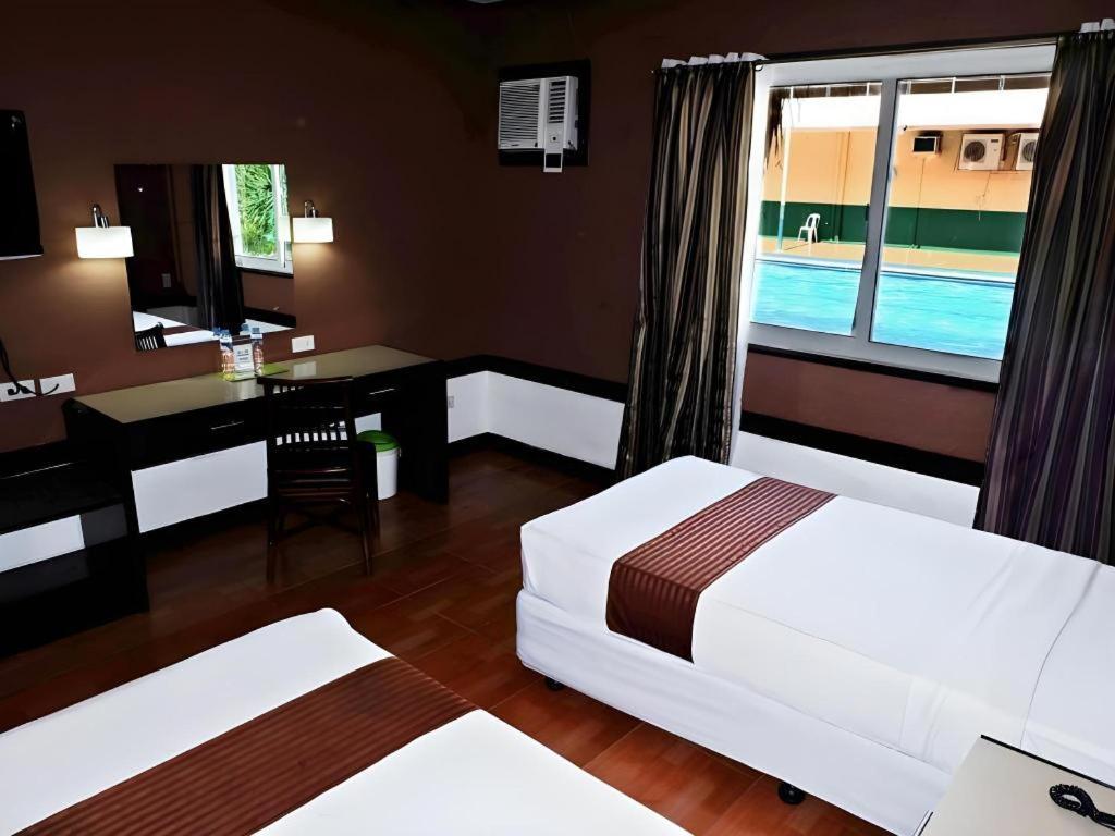 Holiday Spa Hotel Cebu Exterior foto