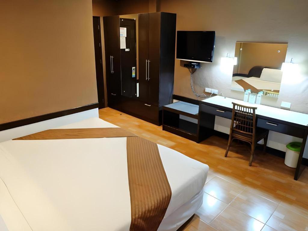 Holiday Spa Hotel Cebu Exterior foto