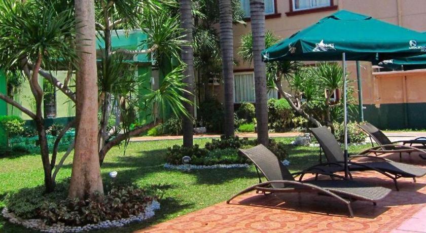 Holiday Spa Hotel Cebu Exterior foto