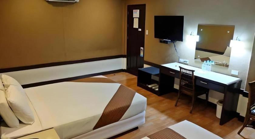 Holiday Spa Hotel Cebu Exterior foto